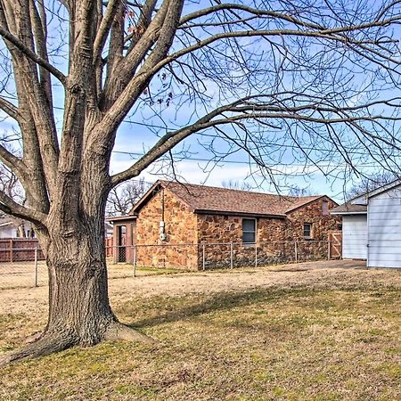 Dog-Friendly Bartlesville Retreat With Yard! Экстерьер фото